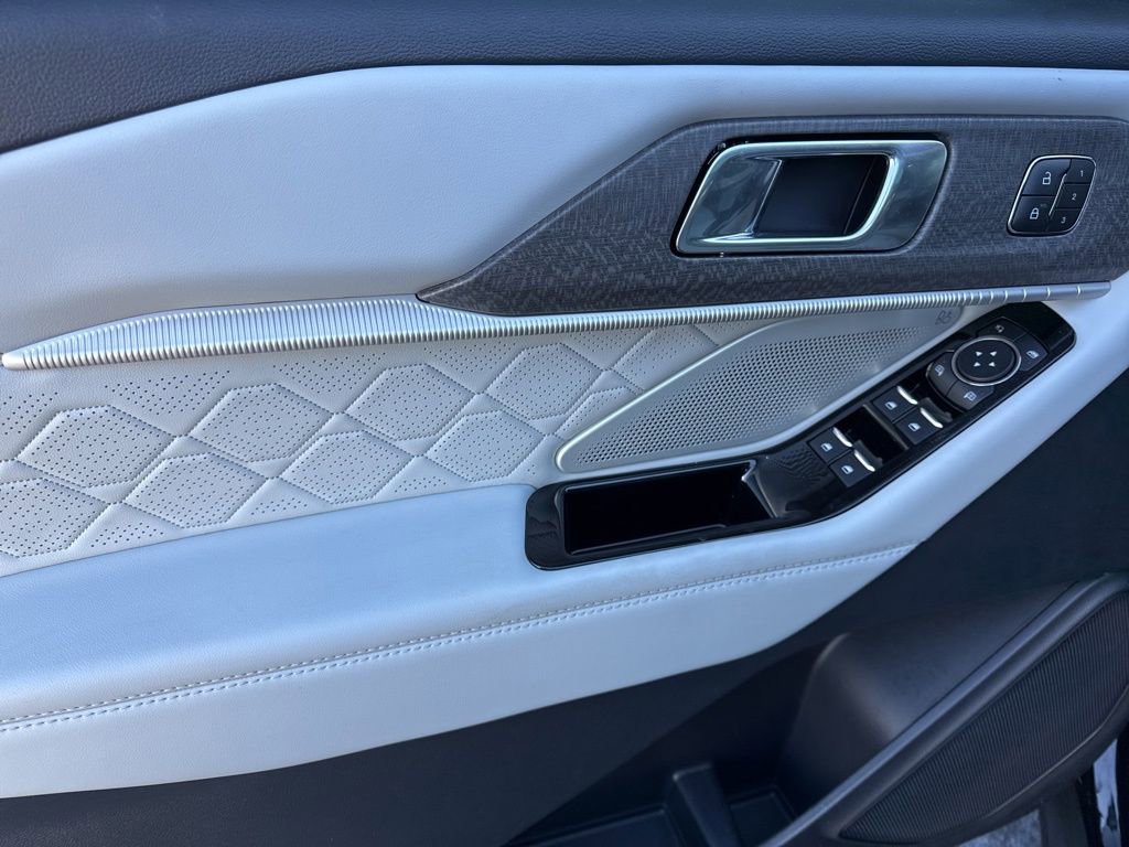 Used 2025 Ford Explorer Platinum w/ Ultimate Package image 13
