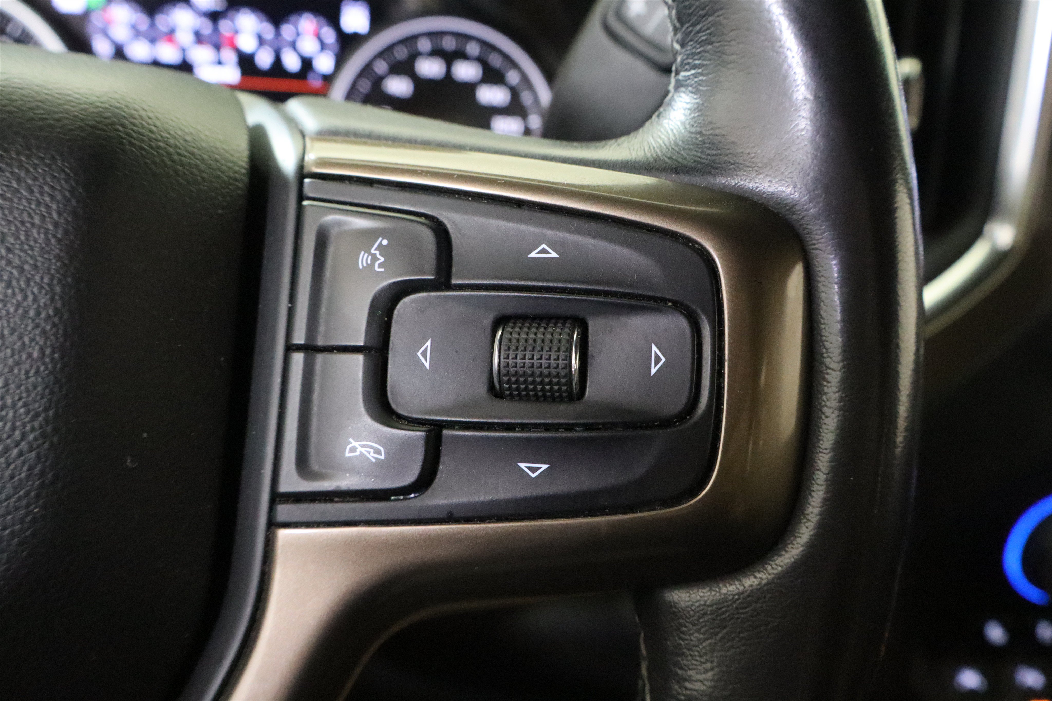 Used 2020 Chevrolet Silverado 1500 High Country w/ Technology Package AWD/4WD image 28