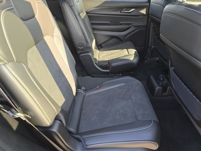 Used 2025 Jeep Grand Cherokee L Altitude image 32