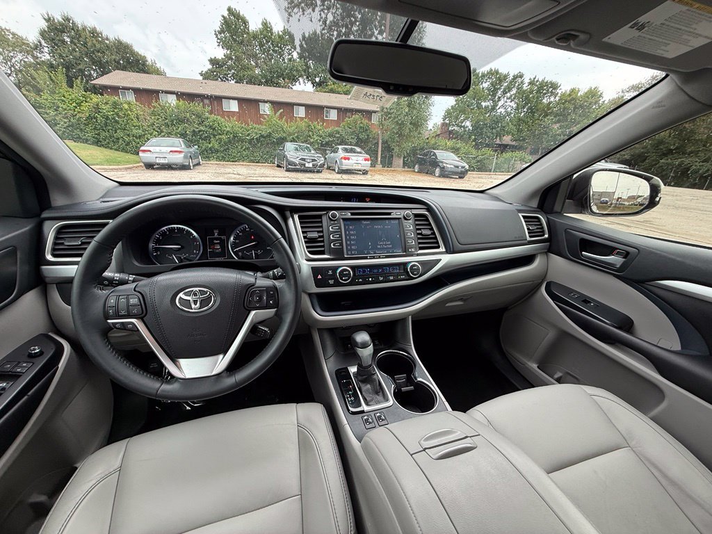 Used 2016 Toyota Highlander XLE AWD/4WD image 15