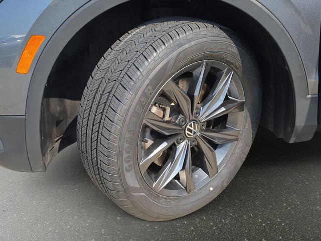 Used 2022 Volkswagen Tiguan SE w/ Panoramic Sunroof Package AWD/4WD image 36