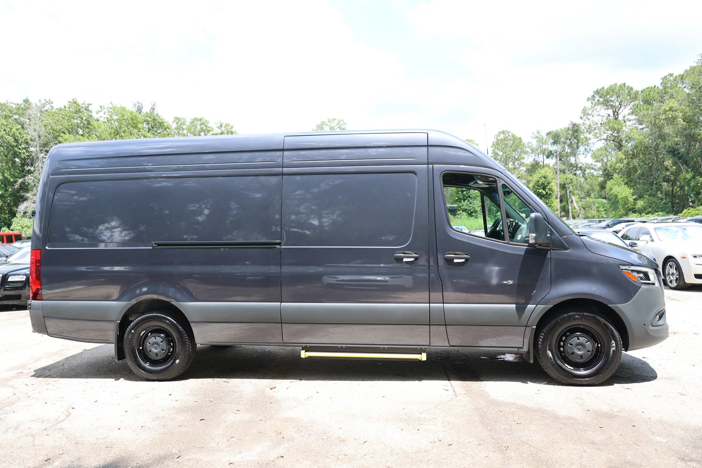 Used 2025 Mercedes-Benz Sprinter 2500 image 36