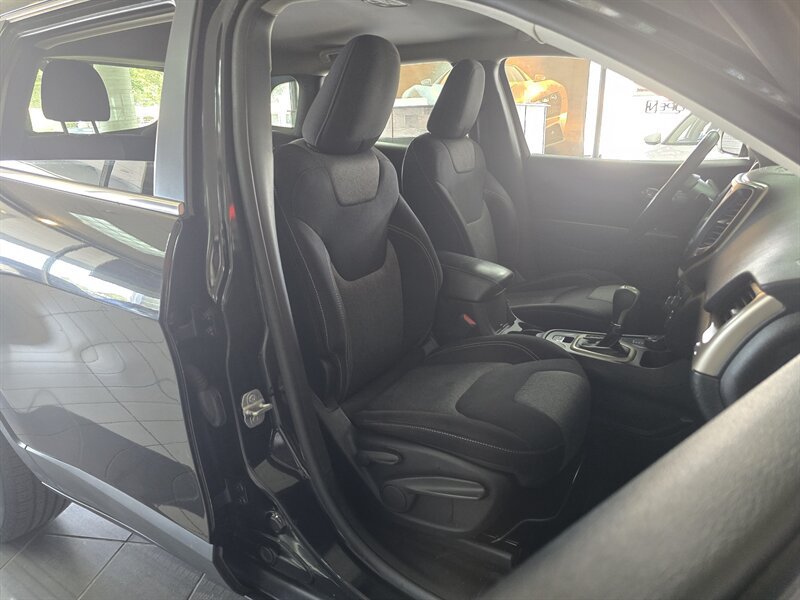 Used 2014 Jeep Cherokee Latitude AWD/4WD image 14