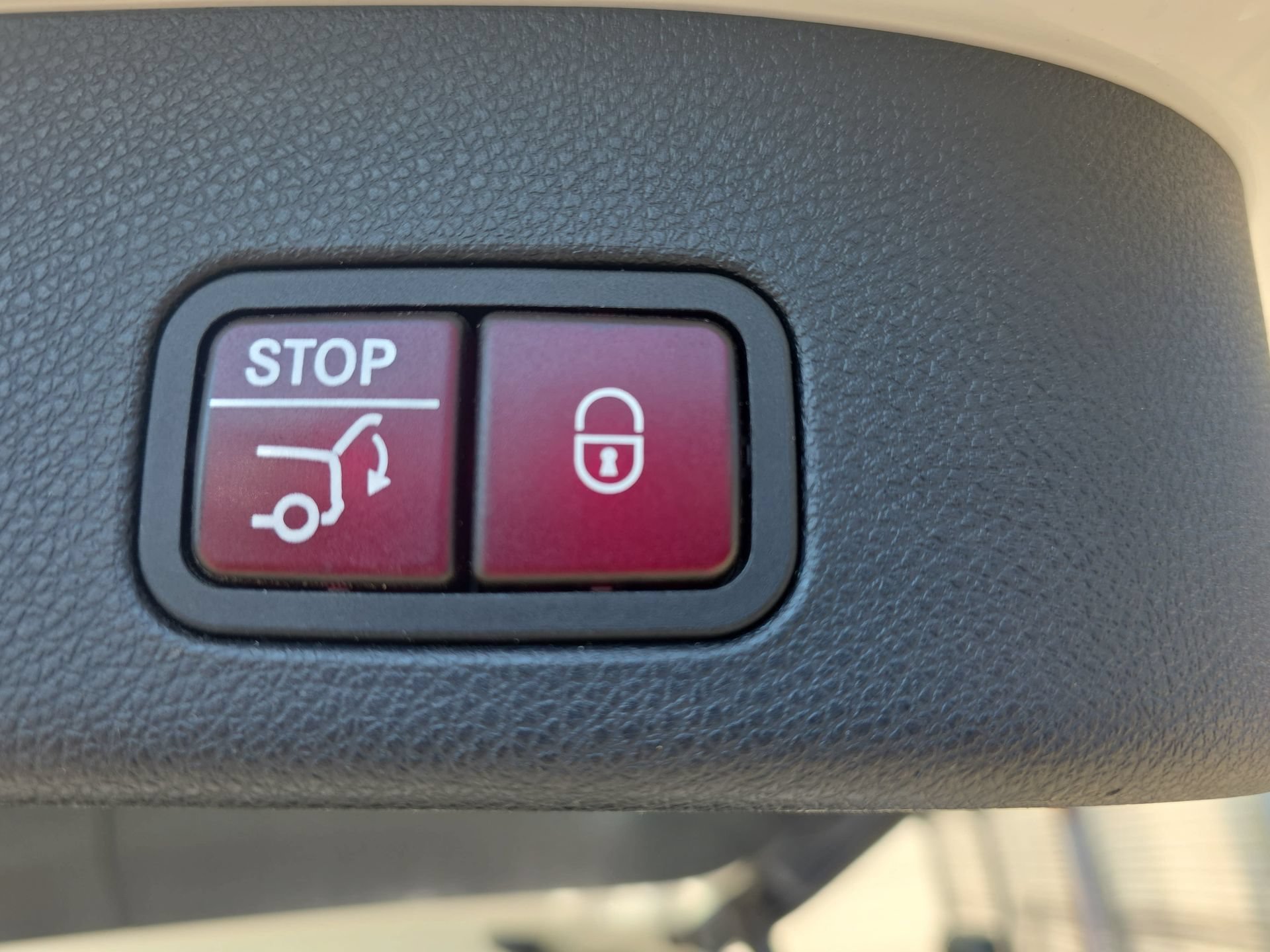 Used 2015 Mercedes-Benz GL 550 4MATIC image 13