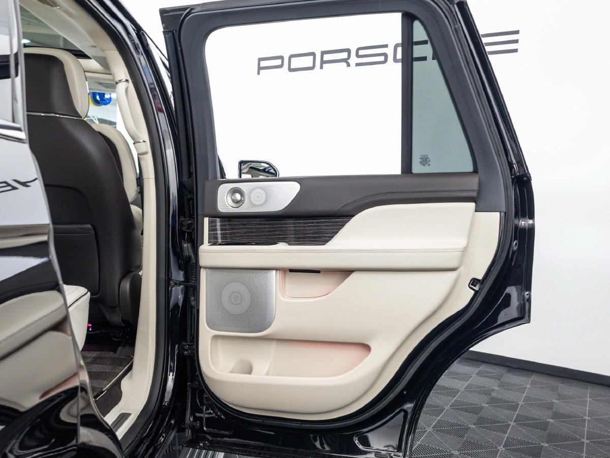 Used 2024 Lincoln Navigator Black Label AWD/4WD image 38