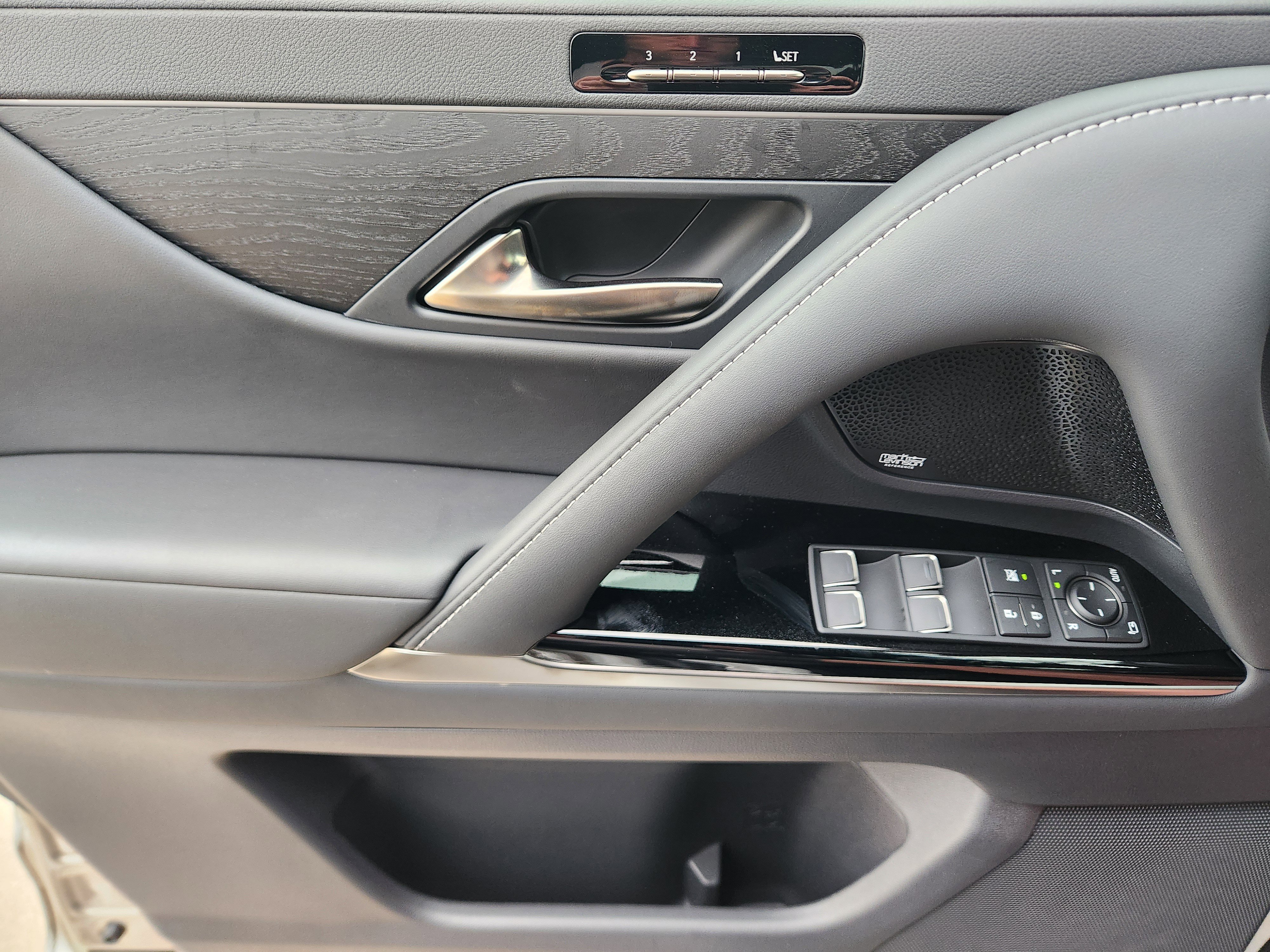 New 2026 Lexus LX 700h Luxury image 17