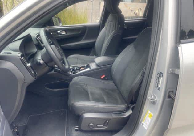 Used 2023 Volvo XC40 Recharge Ultimate AWD/4WD image 2