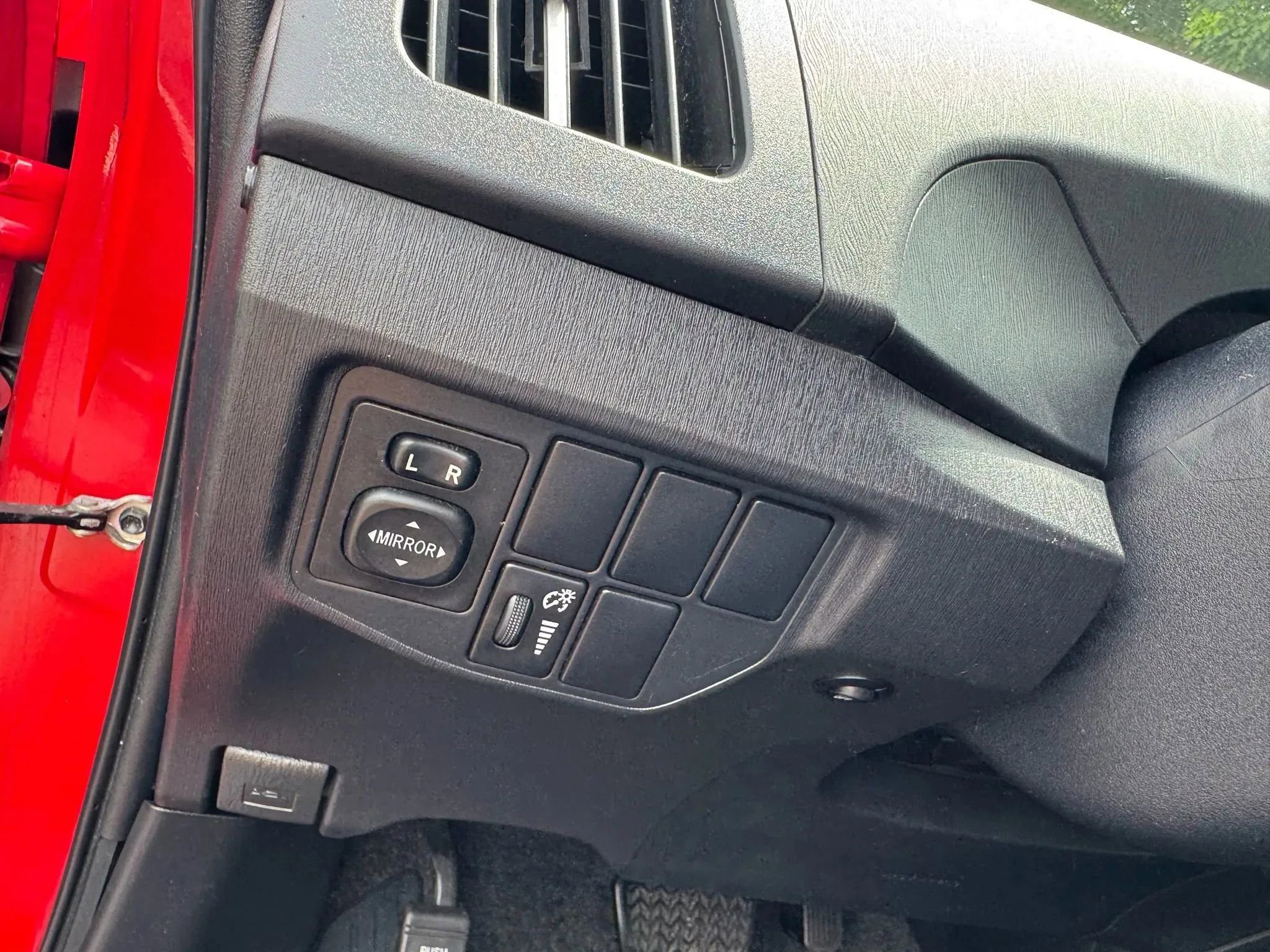 Used 2015 Toyota Prius Five image 18