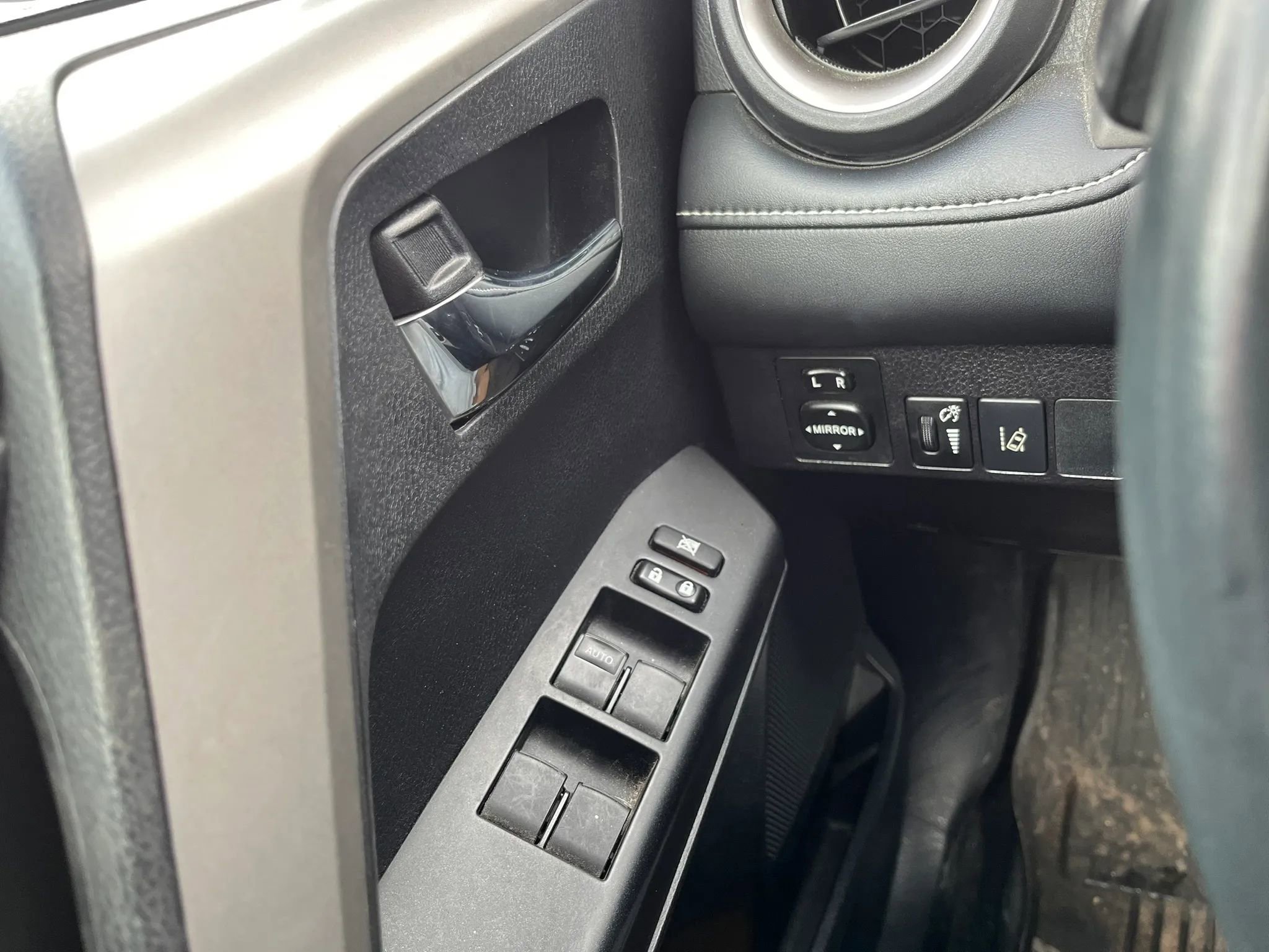 Used 2017 Toyota RAV4 XLE image 26