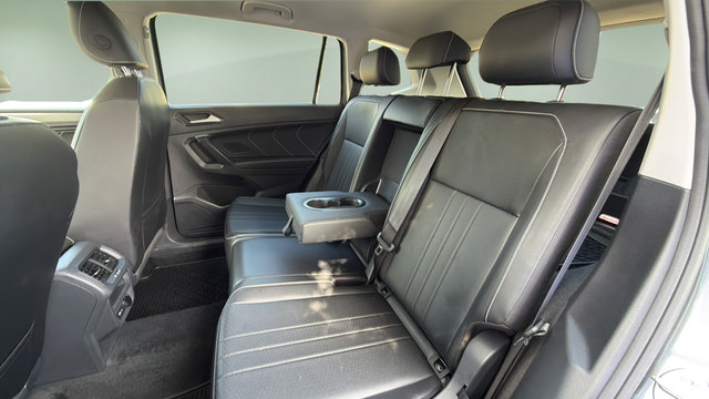 Used 2024 Volkswagen Tiguan SE AWD/4WD image 12