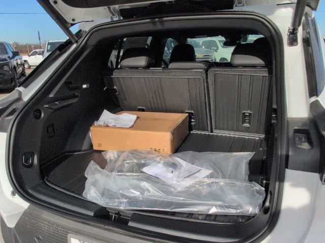 New 2026 Chevrolet Equinox EV LT AWD/4WD image 11