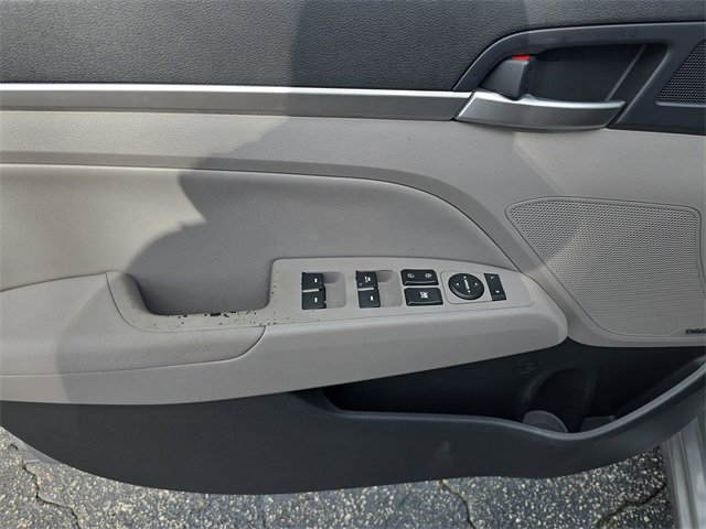 Used 2020 Hyundai Elantra Limited image 17