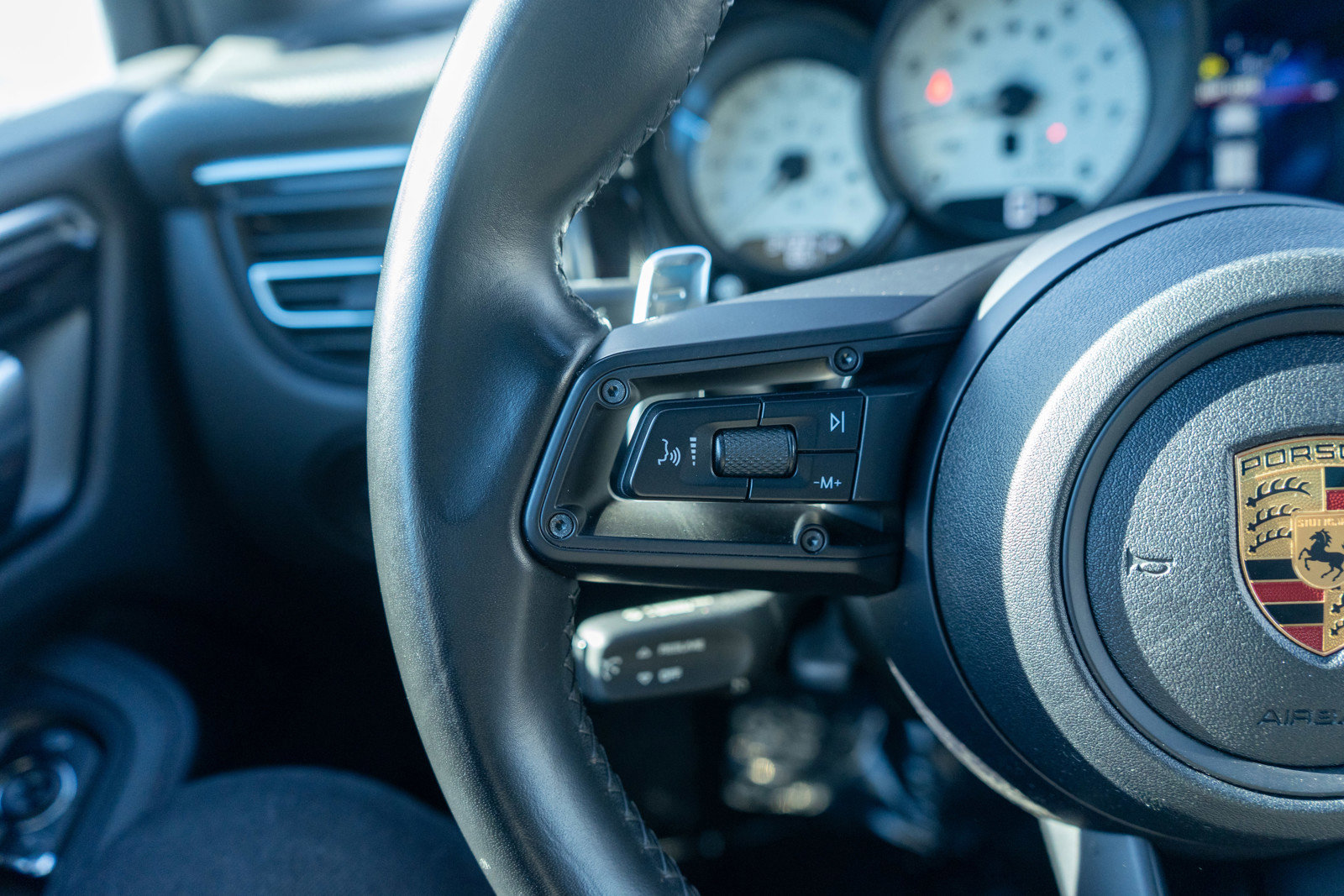 Used 2022 Porsche Macan image 24