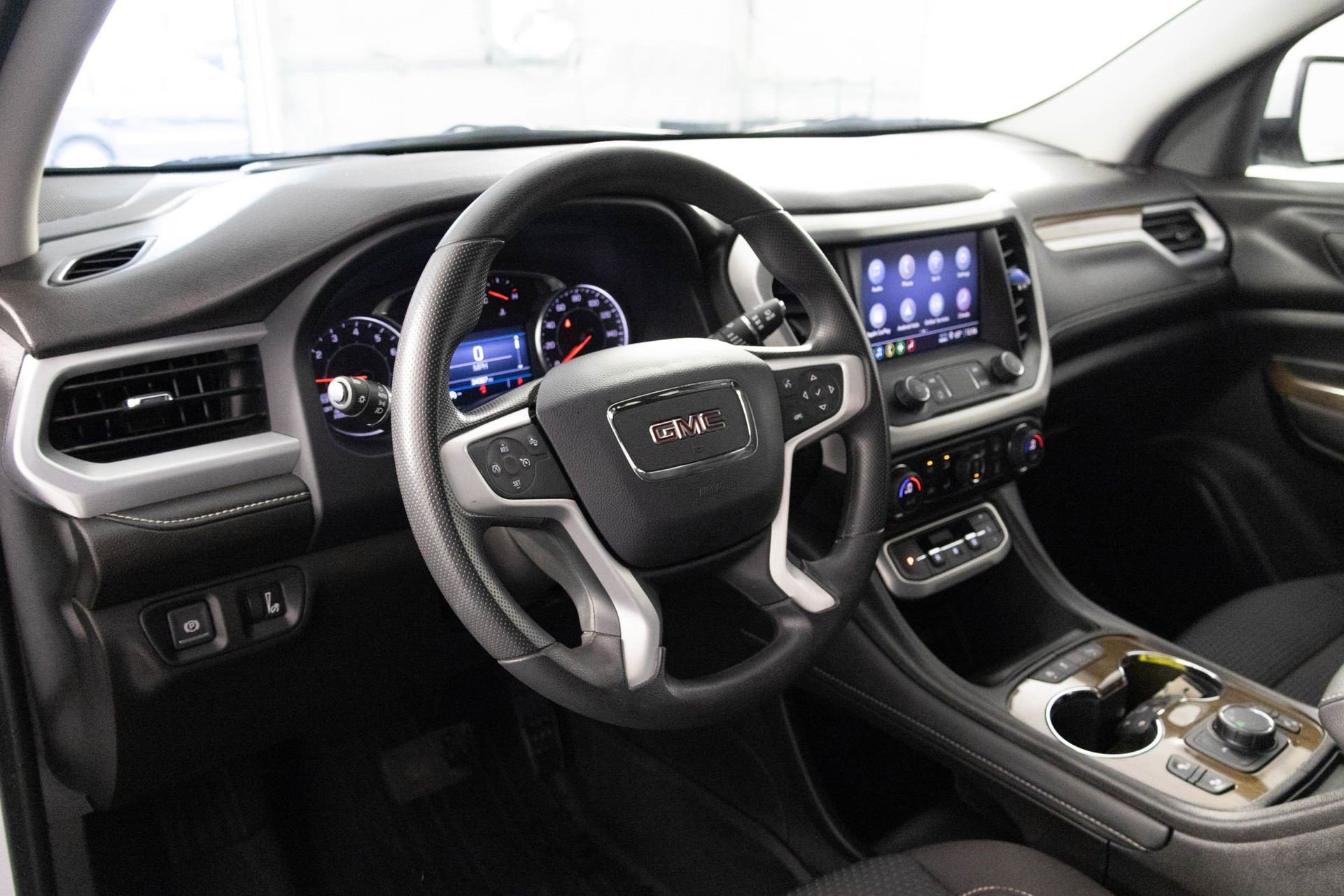 Certified 2023 GMC Acadia SLE w/ Driver Convenience Package image 5