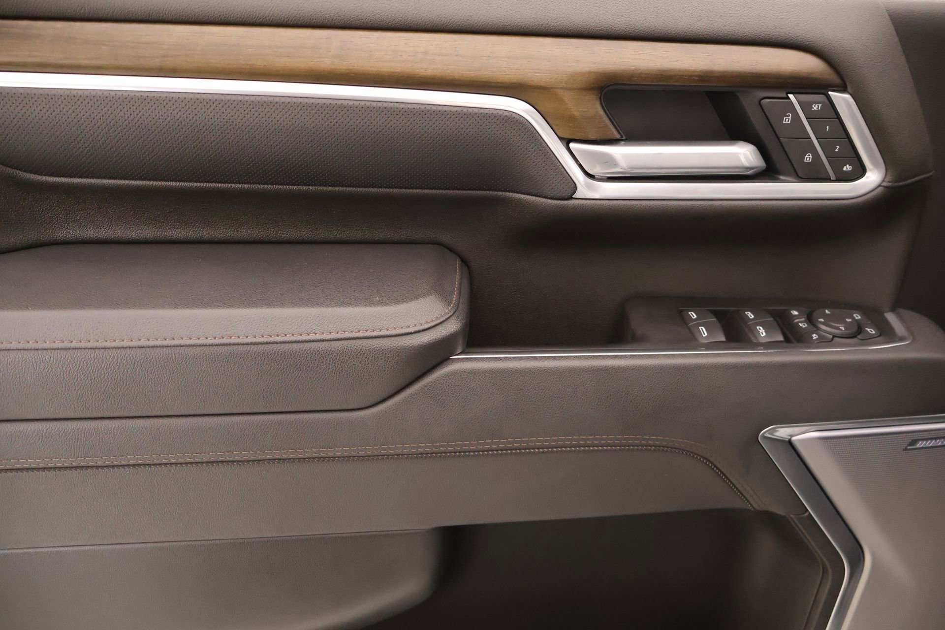 Used 2025 Chevrolet Silverado 2500 High Country w/ High Country Premium Package AWD/4WD image 16