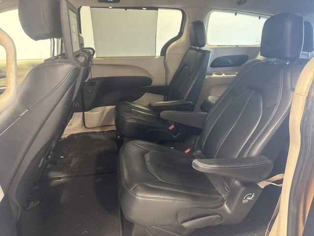 Used 2020 Chrysler Pacifica Touring-L Plus w/ Tire & Wheel Group image 17