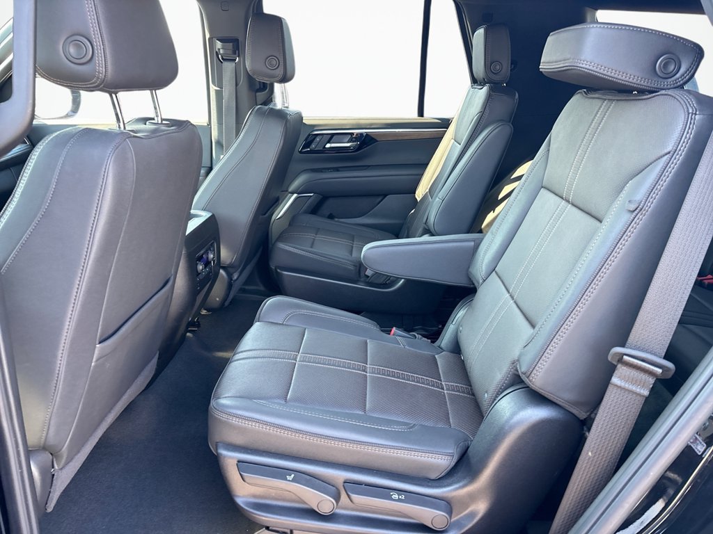 Used 2025 Chevrolet Tahoe High Country AWD/4WD image 20