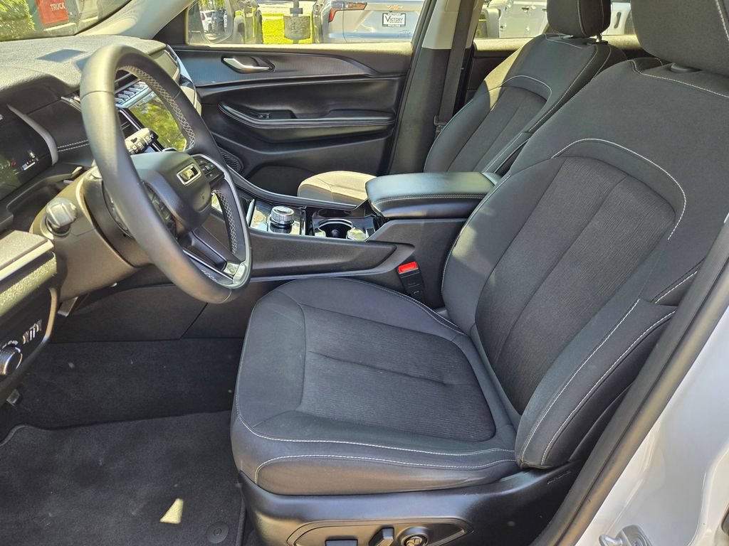 Used 2023 Jeep Grand Cherokee L Laredo AWD/4WD image 9