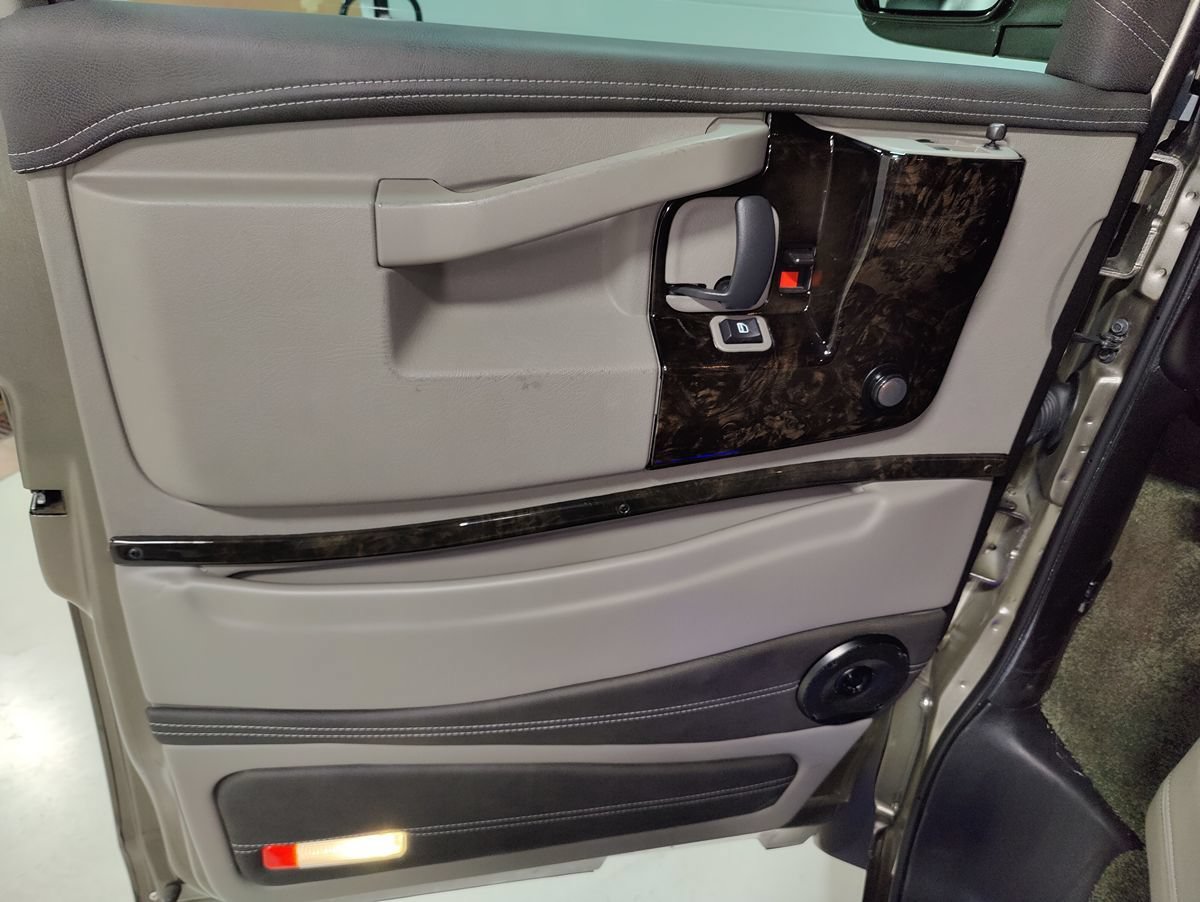 Used 2022 Chevrolet Express 2500 Extended w/ Enhanced Convenience Package RWD image 27