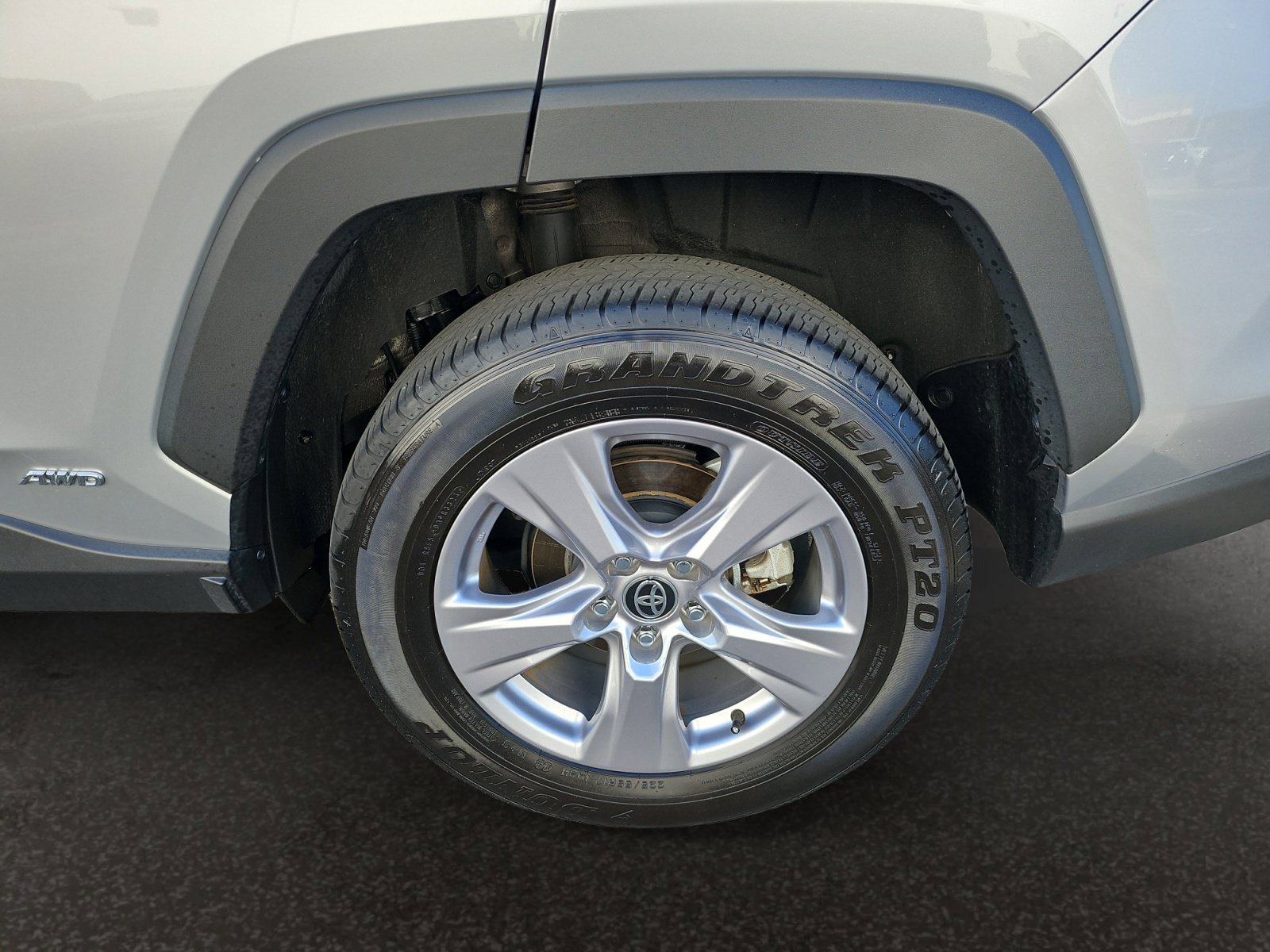 Used 2025 Toyota RAV4 XLE AWD/4WD image 46