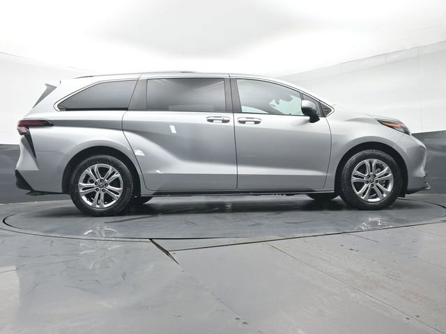 Certified 2023 Toyota Sienna Platinum image 43