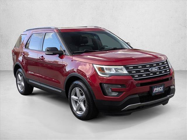 Used 2017 Ford Explorer XLT w/ Equipment Group 202A AWD/4WD image 3