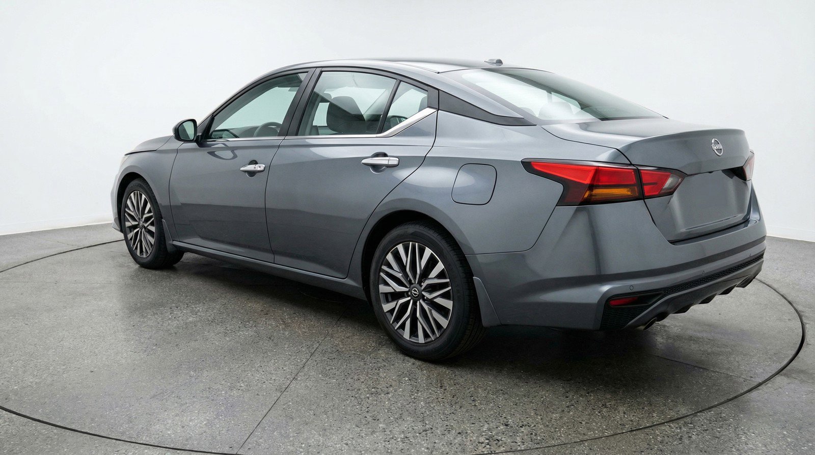 Used 2025 Nissan Altima 2.5 SV FWD image 6