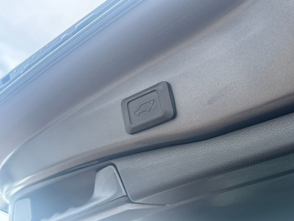 Used 2025 Toyota RAV4 XLE w/ Convenience Package image 8