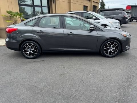 Used 2017 Ford Focus SEL w/ Cold Weather Package FWD image 8