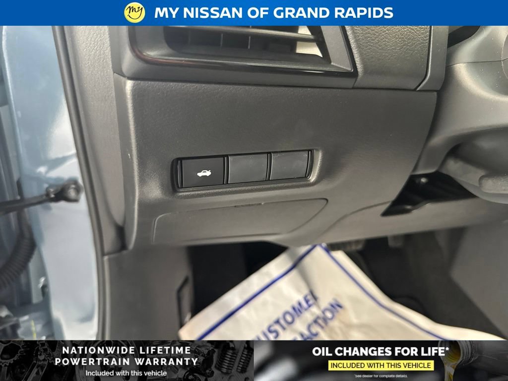 New 2026 Nissan Sentra SR w/ Floor Mat Package FWD image 15