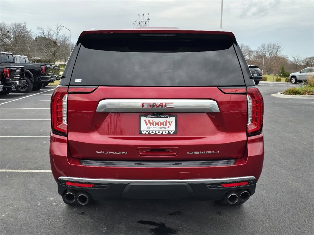 Used 2021 GMC Yukon XL Denali w/ Denali Premium Package image 7