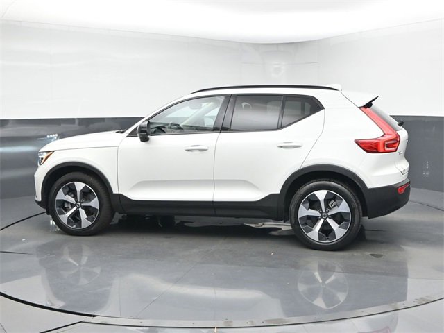 Used 2024 Volvo XC40 B5 Plus image 5