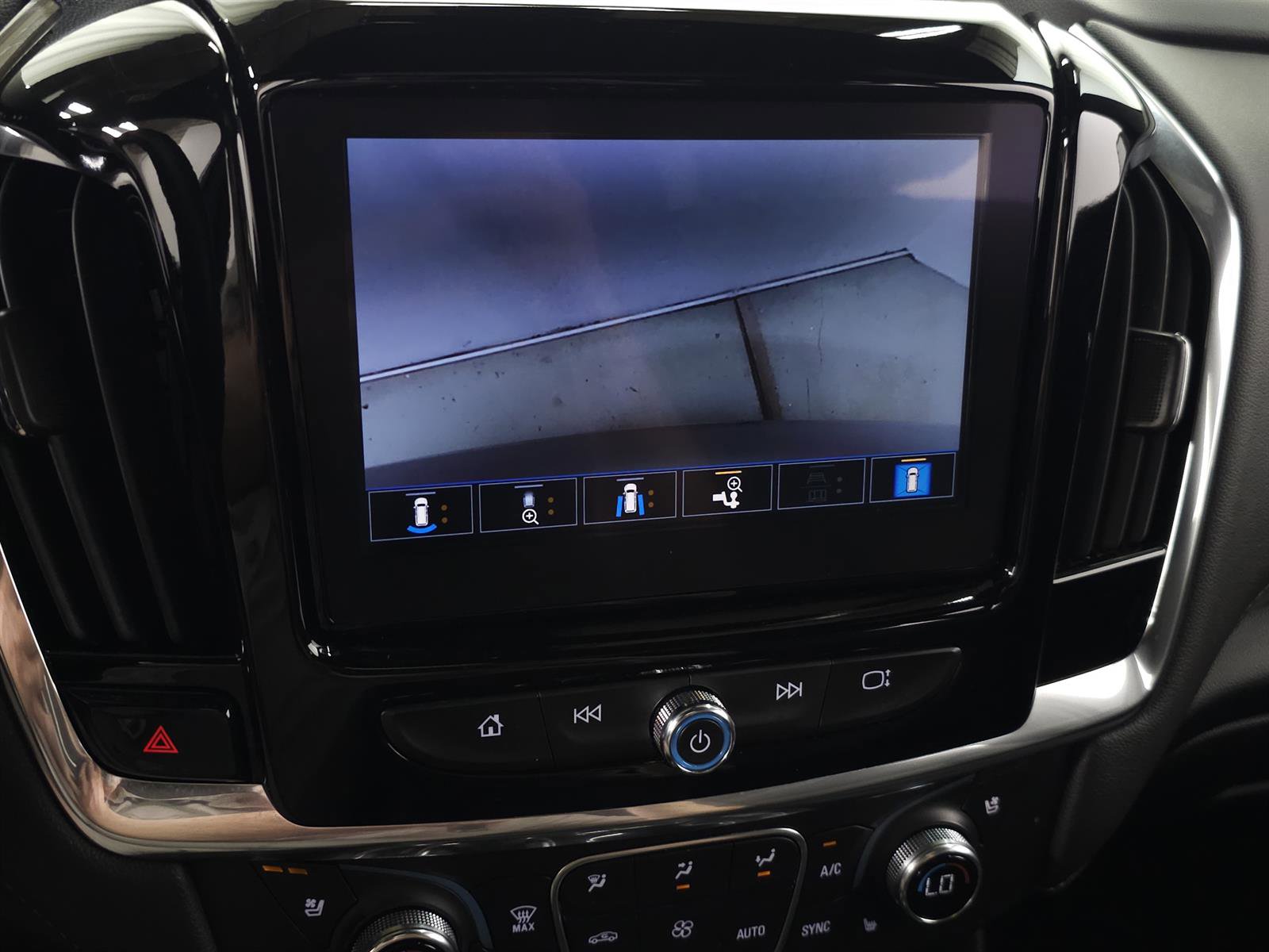 Used 2023 Chevrolet Traverse High Country w/ LPO, Floor Liner Package AWD/4WD image 33