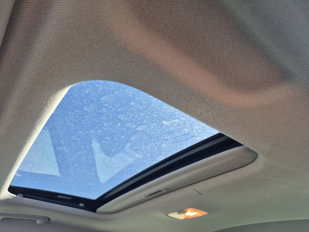 Used 2023 Hyundai Elantra Limited image 13