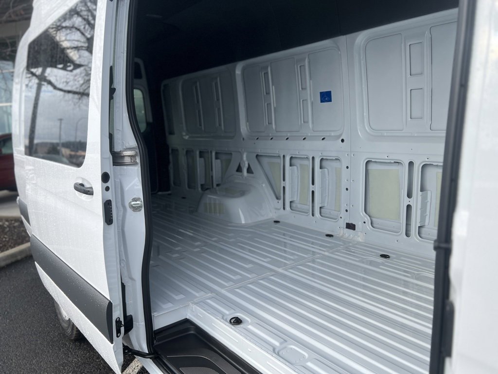 Used 2024 Mercedes-Benz Sprinter 3500 image 19
