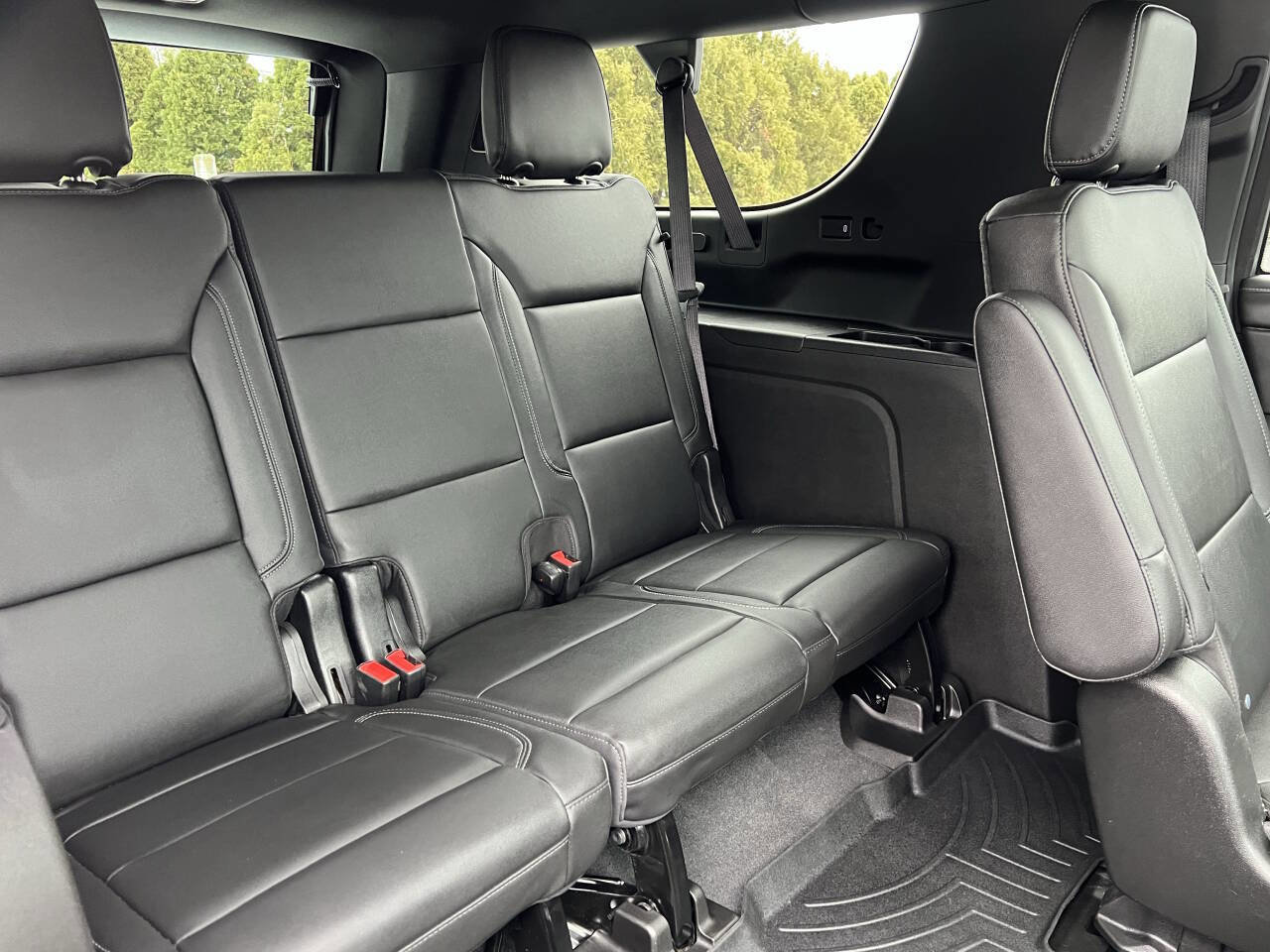 Used 2021 Chevrolet Suburban Z71 w/ Z71 Signature Package image 32