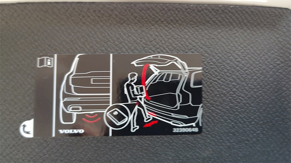 New 2025 Volvo XC90 T8 Core w/ Climate Package image 36