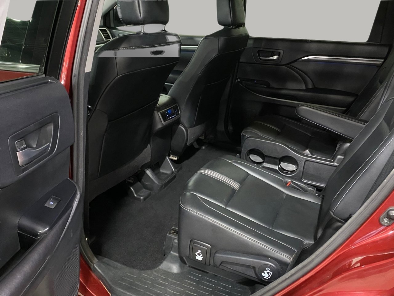 Used 2017 Toyota Highlander SE image 11