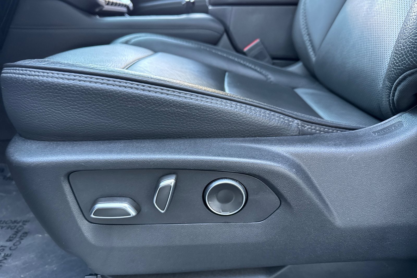 Used 2025 GMC Yukon Denali image 14