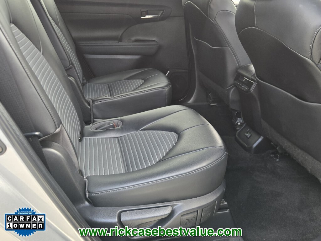 Used 2023 Toyota Highlander XSE FWD image 17