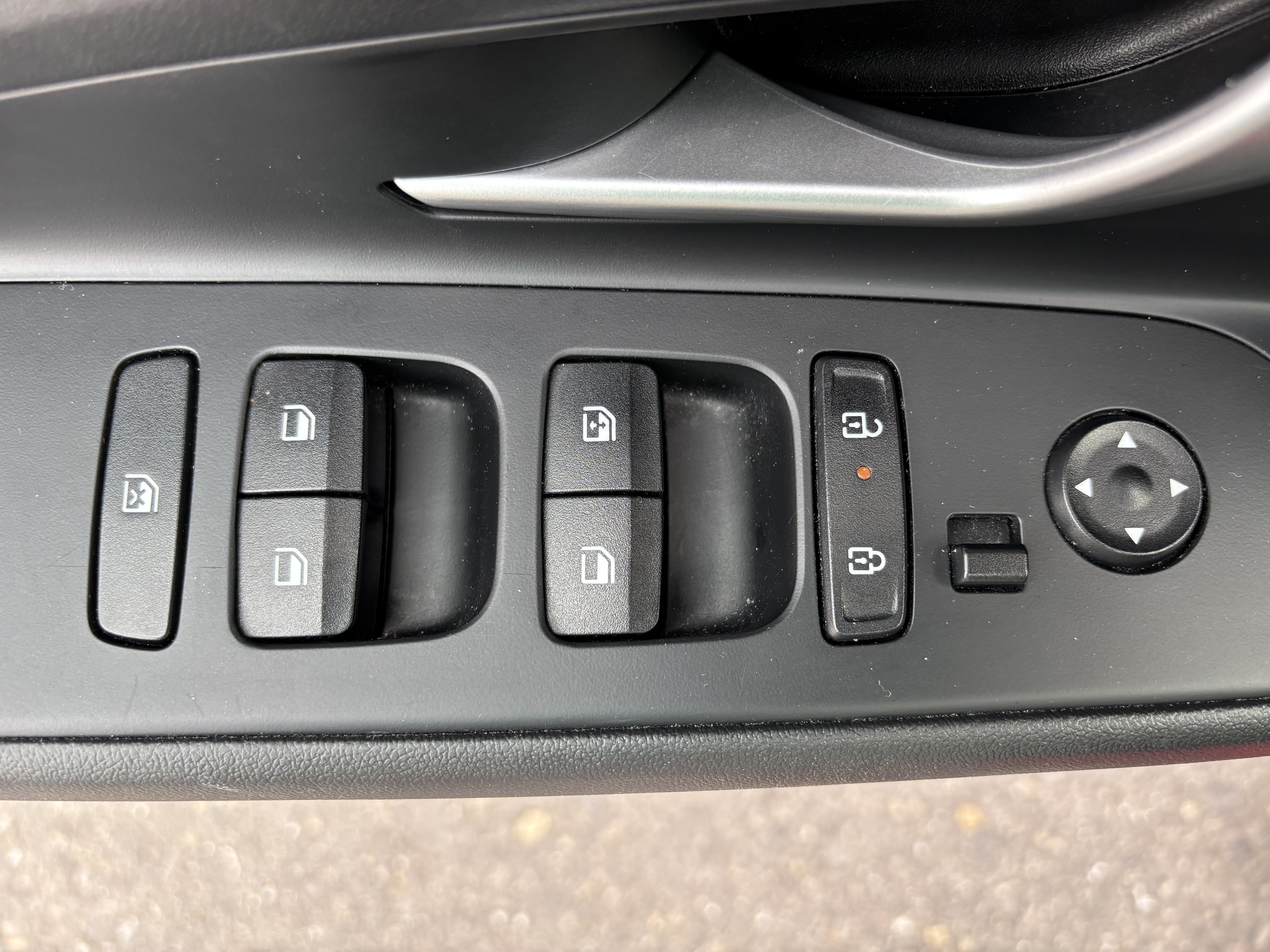 Used 2025 Hyundai Elantra SEL FWD image 17