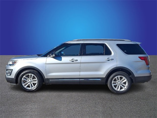 Used 2017 Ford Explorer XLT w/ Equipment Group 201A image 7
