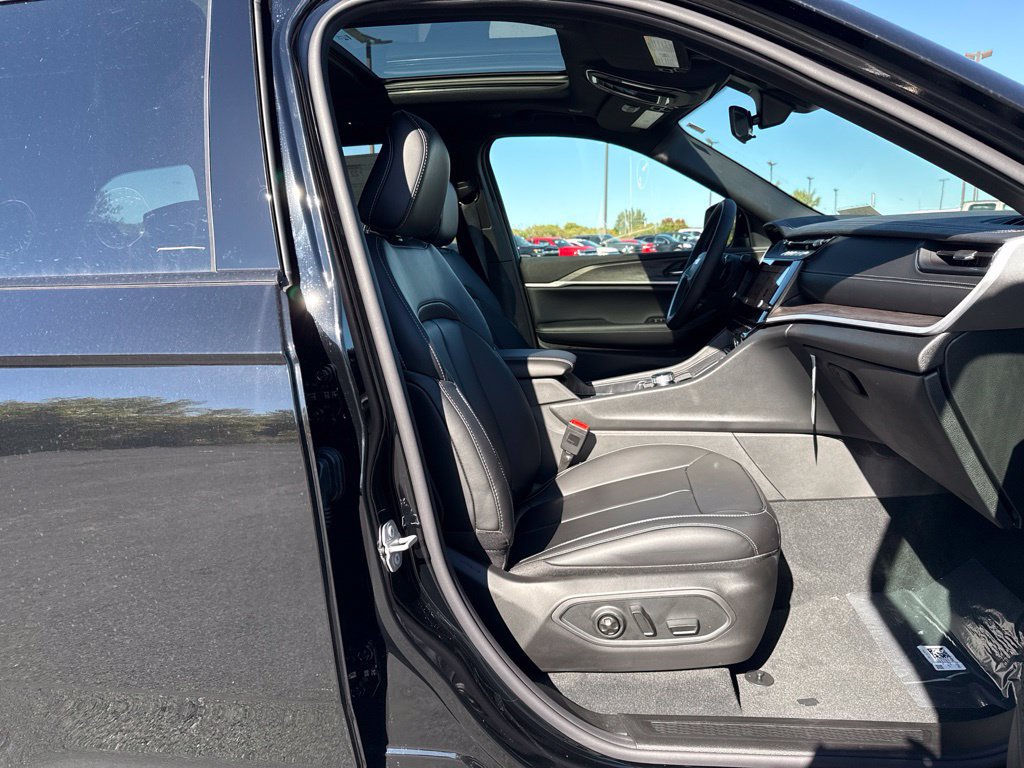 New 2027 Jeep Grand Cherokee Limited AWD/4WD image 11
