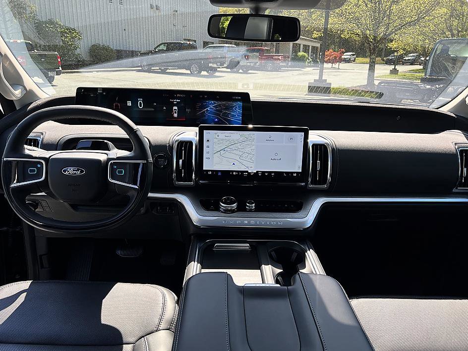 Used 2025 Ford Expedition Max Platinum AWD/4WD image 13