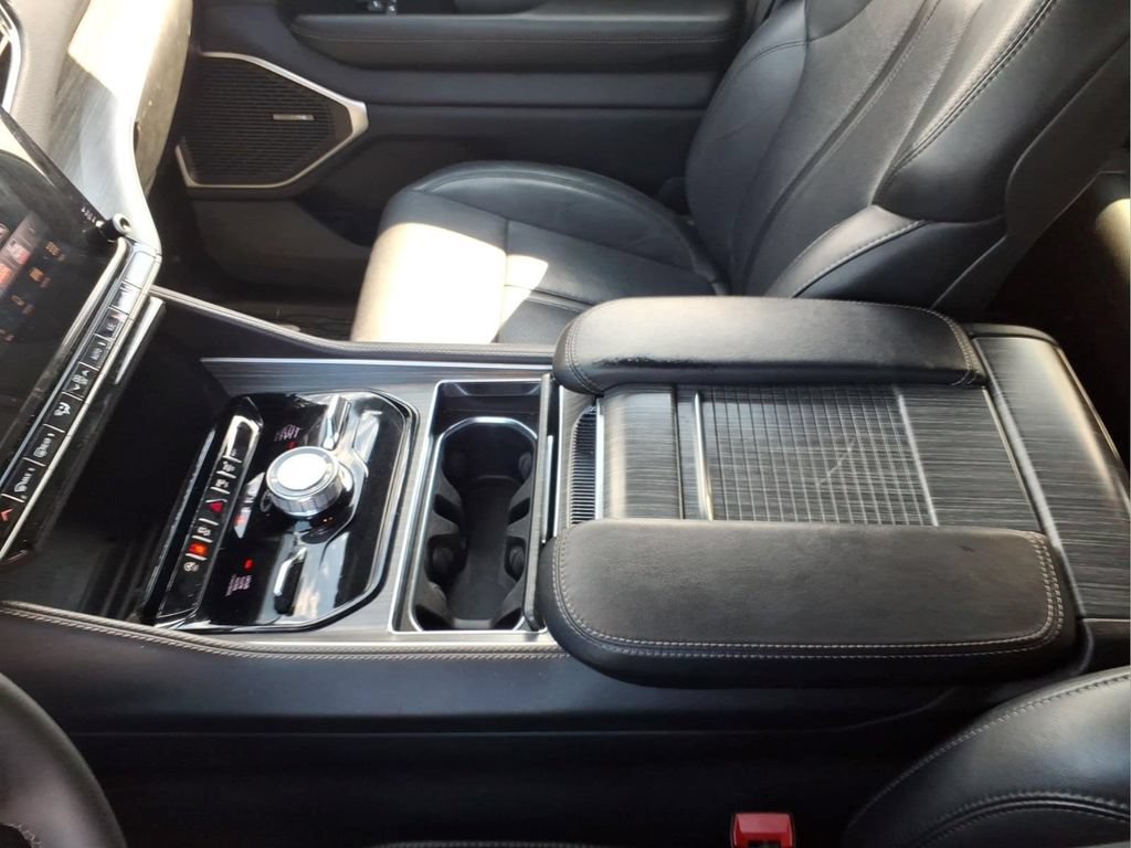 Used 2024 Jeep Wagoneer Series III AWD/4WD image 14