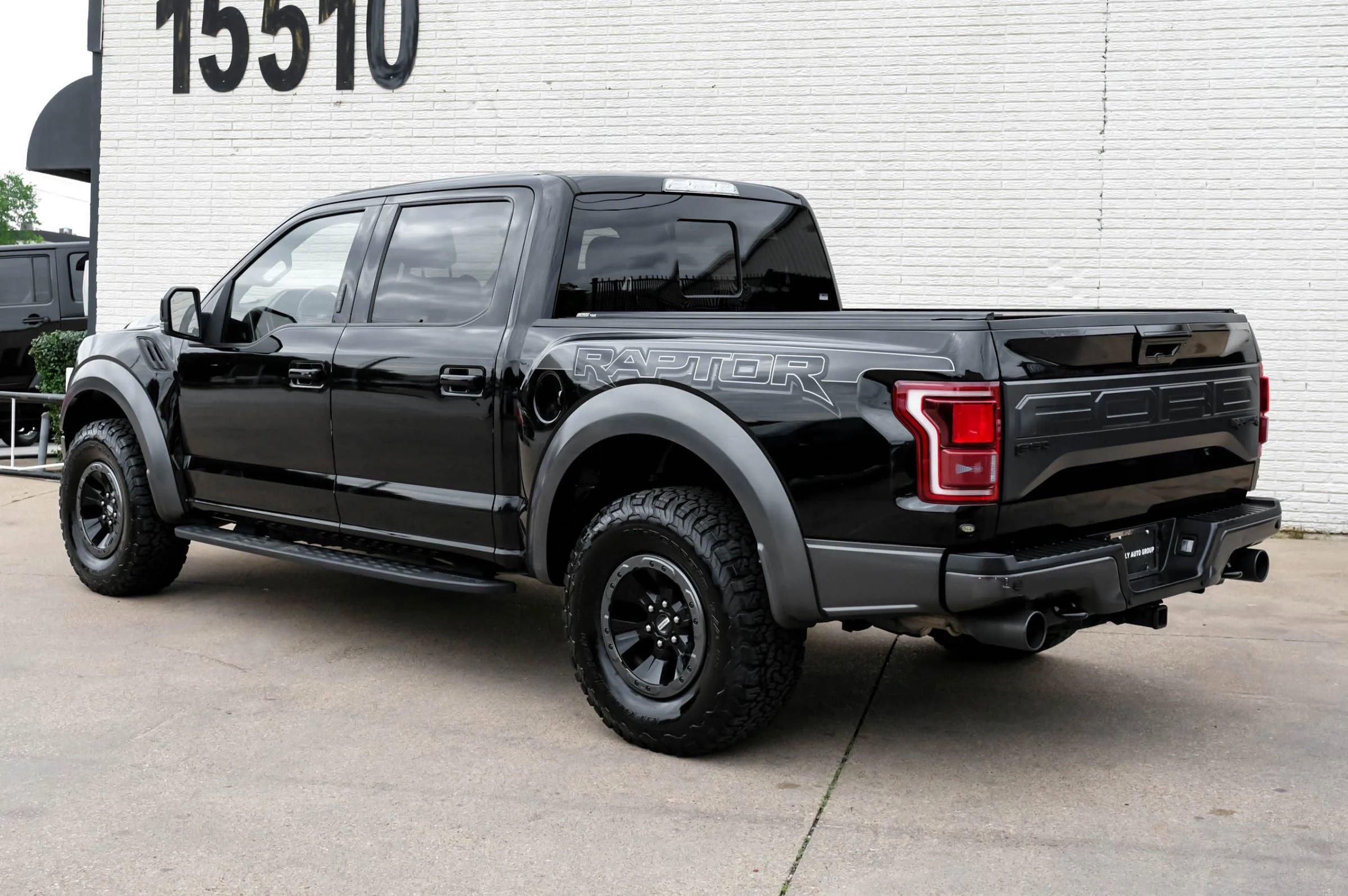 Used 2017 Ford F150 Raptor w/ Equipment Group 802A Luxury AWD/4WD image 10