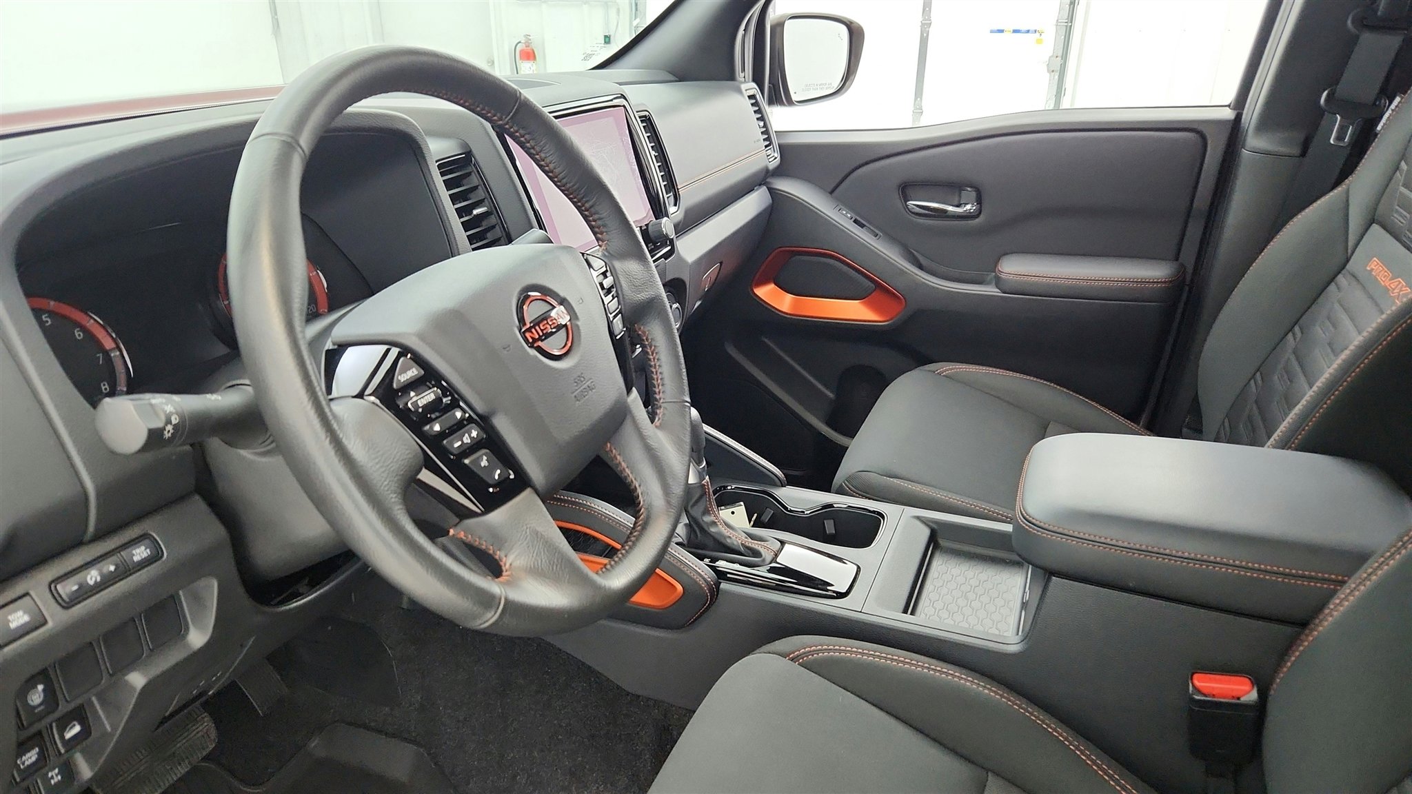 Used 2022 Nissan Frontier PRO-4X w/ Technology Package image 27