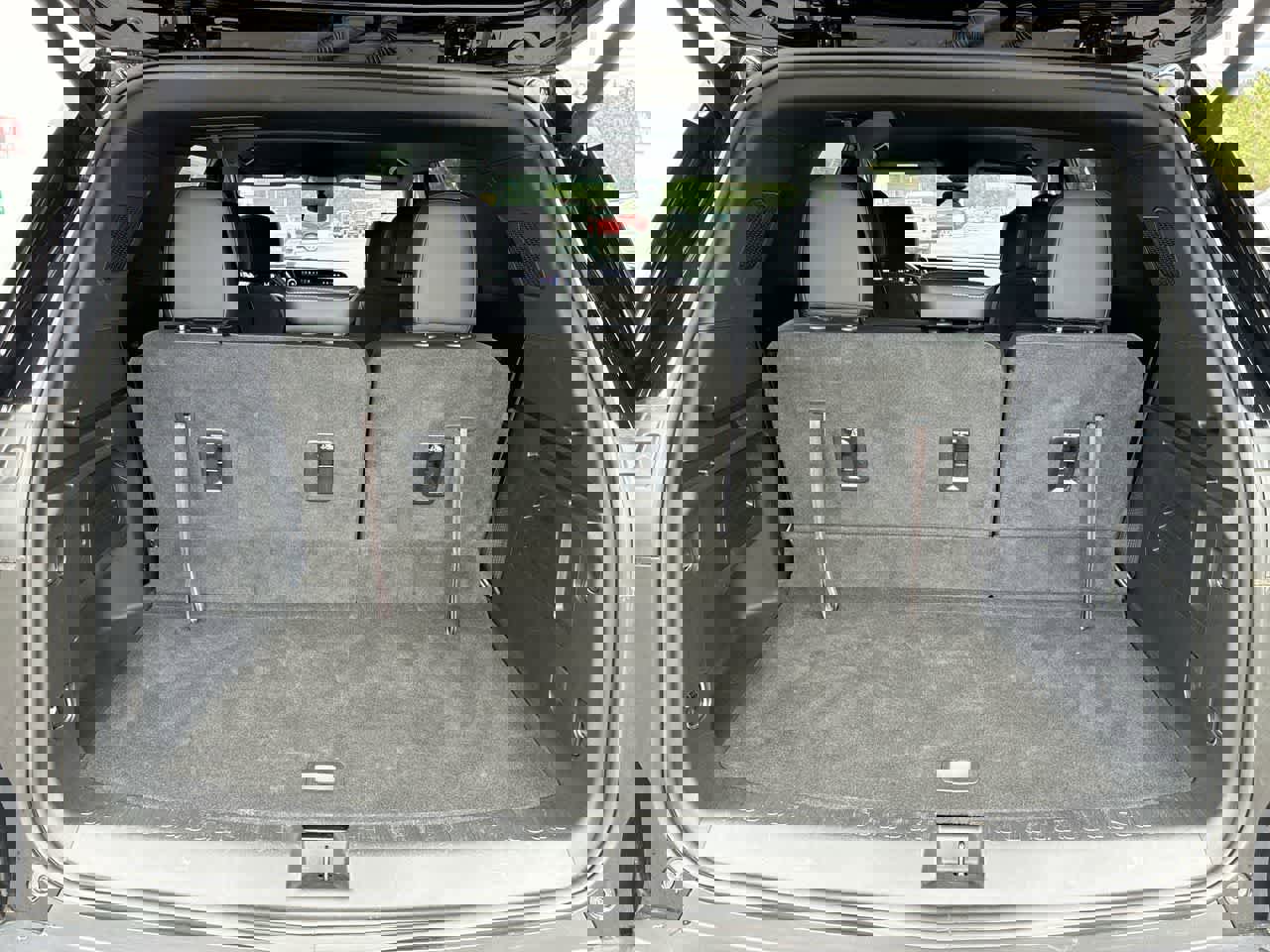 Used 2025 Chevrolet Traverse LT image 25