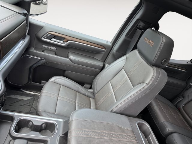 Used 2025 Chevrolet Silverado 1500 High Country w/ High Country Premium Package AWD/4WD image 15