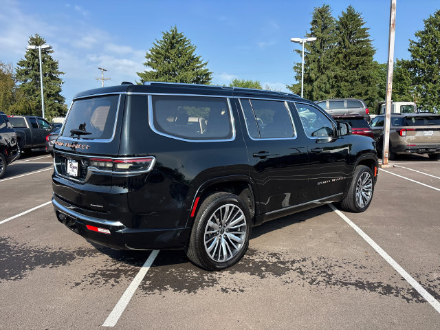 Used 2022 Jeep Grand Wagoneer Series III AWD/4WD image 32